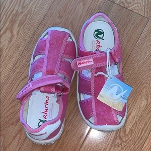 Girl’s Naturino closed toe sandals.